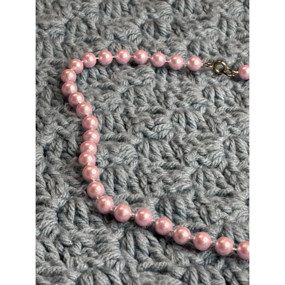 Lavender Purple Plastic Faux Pearl Beaded Necklace Spring Ring Clasp 19 inches - Picture 3 of 5